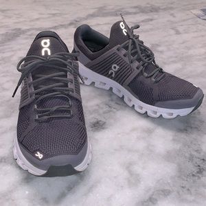 ON cloudswift size 9.5 grey great condition upper and soles used on a few jogs